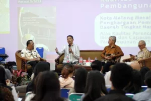 PJ Wali Kota Malang, Dr. Ir. Wahyu Hidayat, MM_ saat memberi materi pada diskusi “Perbincangan Intens Tata Ruang (Pintar)” PWK ITN Malang
