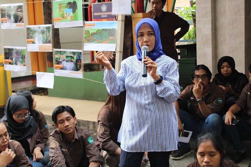 Sekretaris Prodi PWK, Ir. Titik Poerwati, MT menjelaskan isu tentang air yang berkembang menjadi salah satu prioritas PWK ITN Malang.