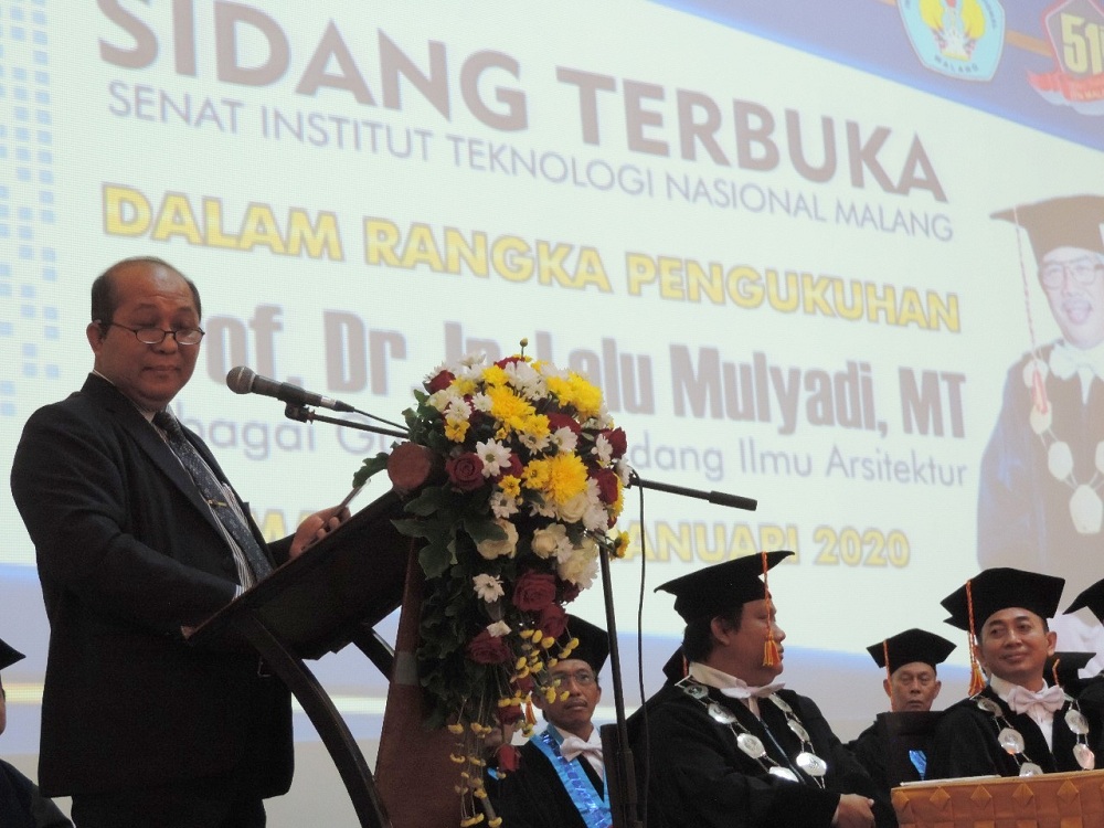 Prof. Dr.Ir. Soeprapto, DEA memberikan penjelasan terkait potensi guru besar di Indonesia kepada awal media. (Foto: Yanuar/humas)