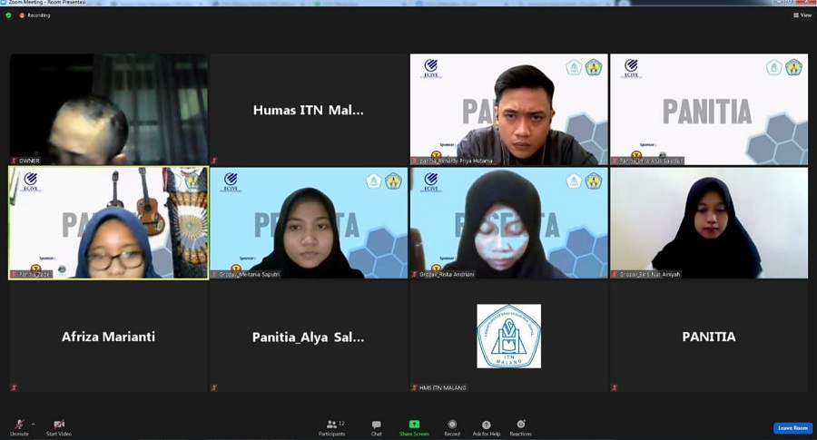 Renaldy Priya Hutama, Koordinator Ecive 2021 (dua dari kanan) menyimak presentasi dari Tim Grozova dari Universitas Udayana Bali. (Foto: Tangkapan layar zoom meeting Ecive 2021)