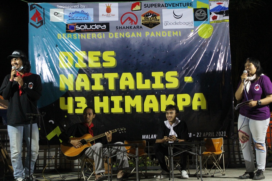 Performance musikalisasi Himpunan Mahasiswa Pecinta Alam (Himakpa) ITN Malang. (Foto: Istimewa)