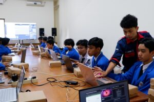Para siswa SMK Negeri 2 Singosari Malang antusias mengikuti “Trial Class Augmented Reality di Prodi Teknik Informatika S-1 ITN Malang