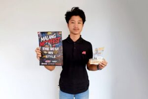 Dibyokaryono Timoteus, mahasiswa Teknik Mesin S-1 ITN Malang (paling kanan) meraih The Best W9 Style Malang Modifest Vol 3 2026
