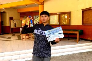 Farrel Ahmad Hierro, mahasiswa Bisnis Digital S-1 ITN Malang meraih Juara 1 Kejurda Paralayang Jatim 2026, kategori U-20 Lintas Alam Putra