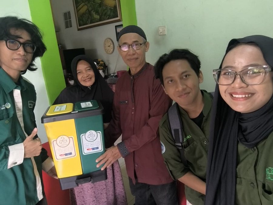 Hindari Sampah Menumpuk di TPA, Dosen ITN Malang Bantu Warga Candirenggo Singosari Pilah Sampah dari Rumah
