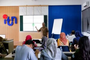 Prof. Mohamad Ali Fulazzaky, Ph.D., dari Universitas Ibn Khaldun (UIKA) Bogor saat memberikan materi di ITN Malang.