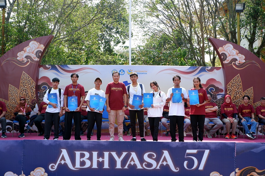 Keseruan Outbound Tutup Gigantik 2026 ITN Malang: Dari Bikin Strategi ‘Jalan Kepiting’ Hingga Lepas Canggung