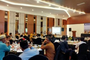 Para peserta dari perwakilan instansi pemerintah daerah dan pemangku kepentingan tampak antusias mengikuti jalannya forum perencanaan wilayah pesisir Madura