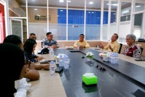 Suasana diskusi dan silaturahmi antara pimpinan ITN Malang dengan rombongan Dinas PUPR Kabupaten Manggarai Timur untuk memperkuat sinergi kelembagaan dan rencana kerja sama strategis tahun 2027.