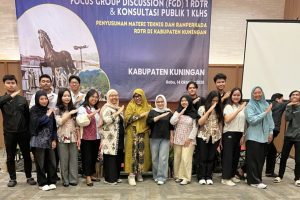Tim penyusun dari ITN Malang yang terdiri atas dosen serta mahasiswa PWK berfoto bersama di sela agenda kegiatan.